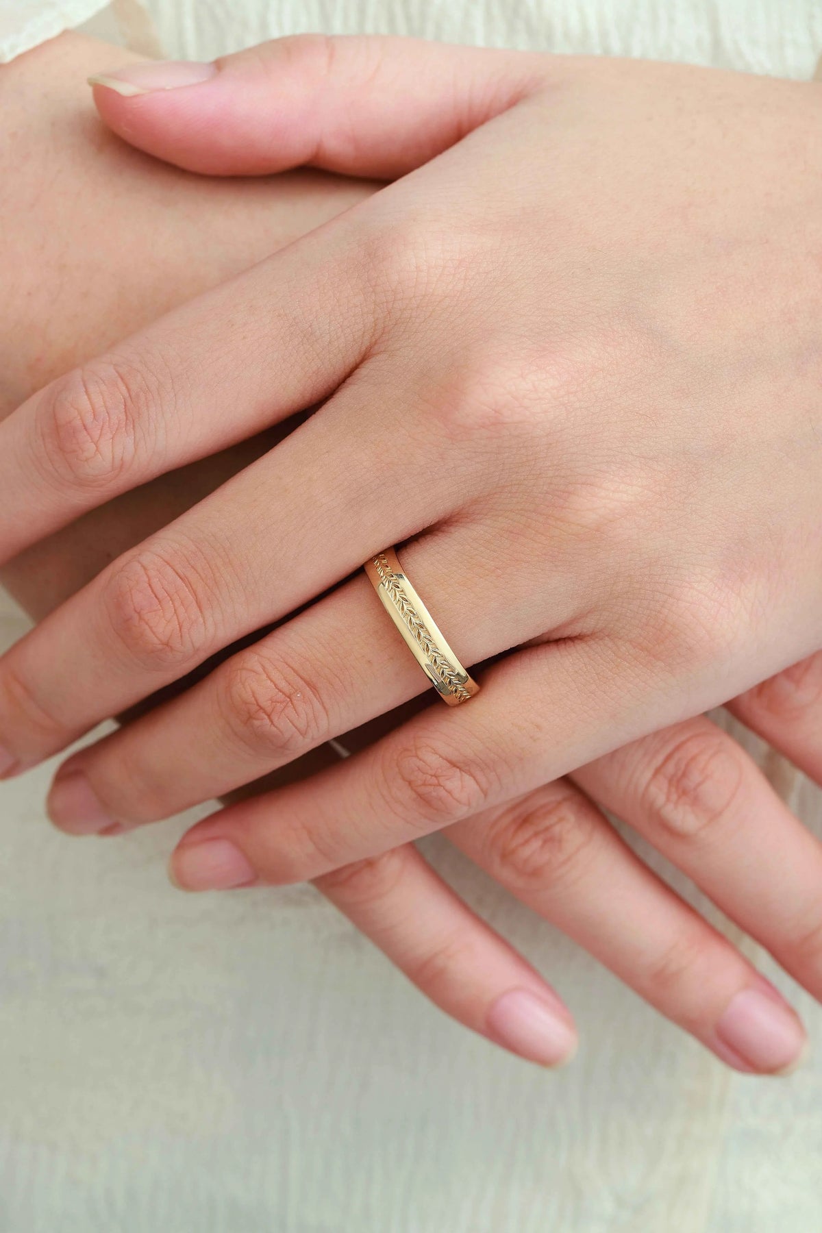 Nature-Inspired Leaf Pattern Men's Wedding Band