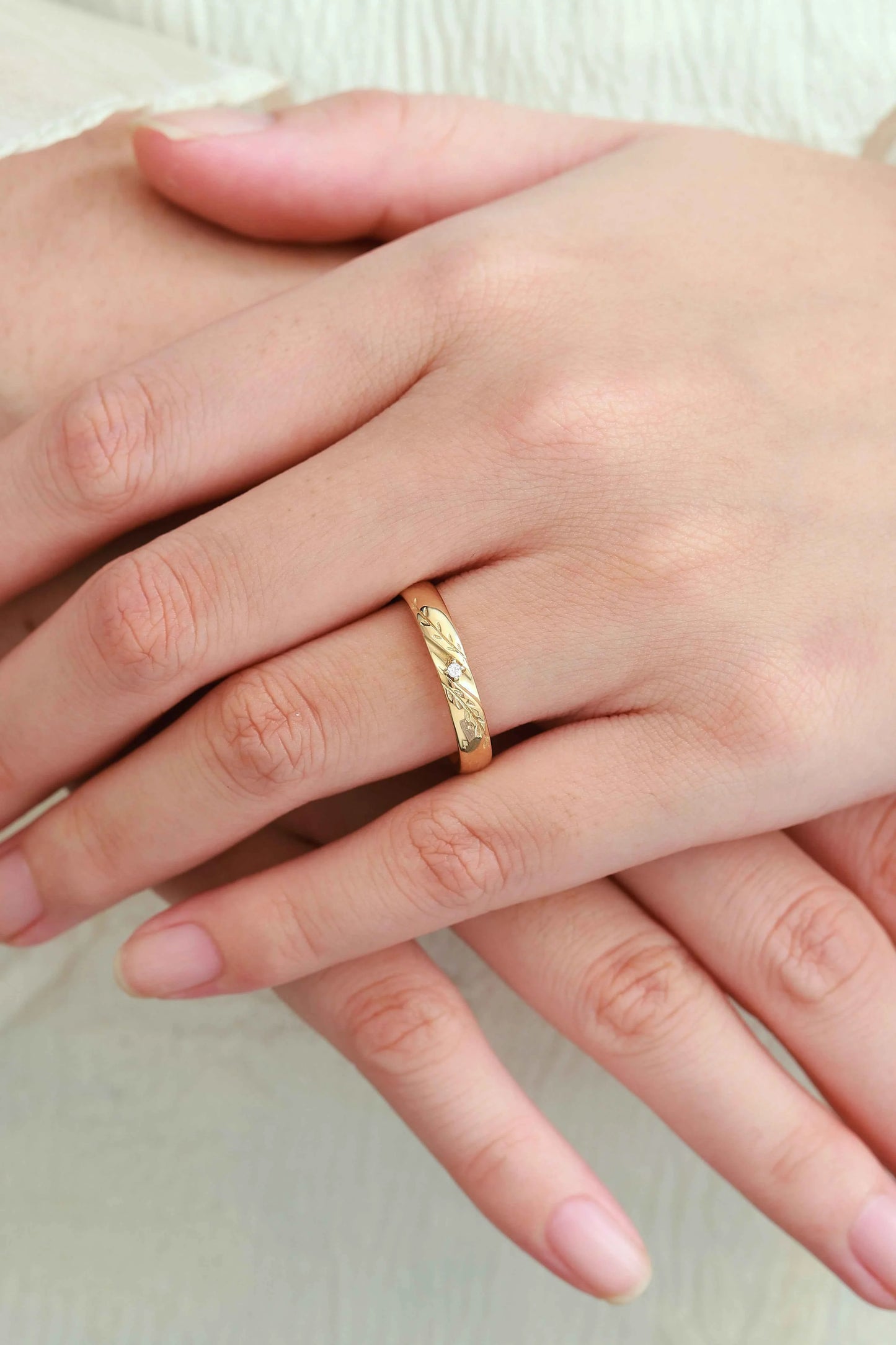 Nature-Inspired Ring Leaf and Moissanite Men's Wedding Band