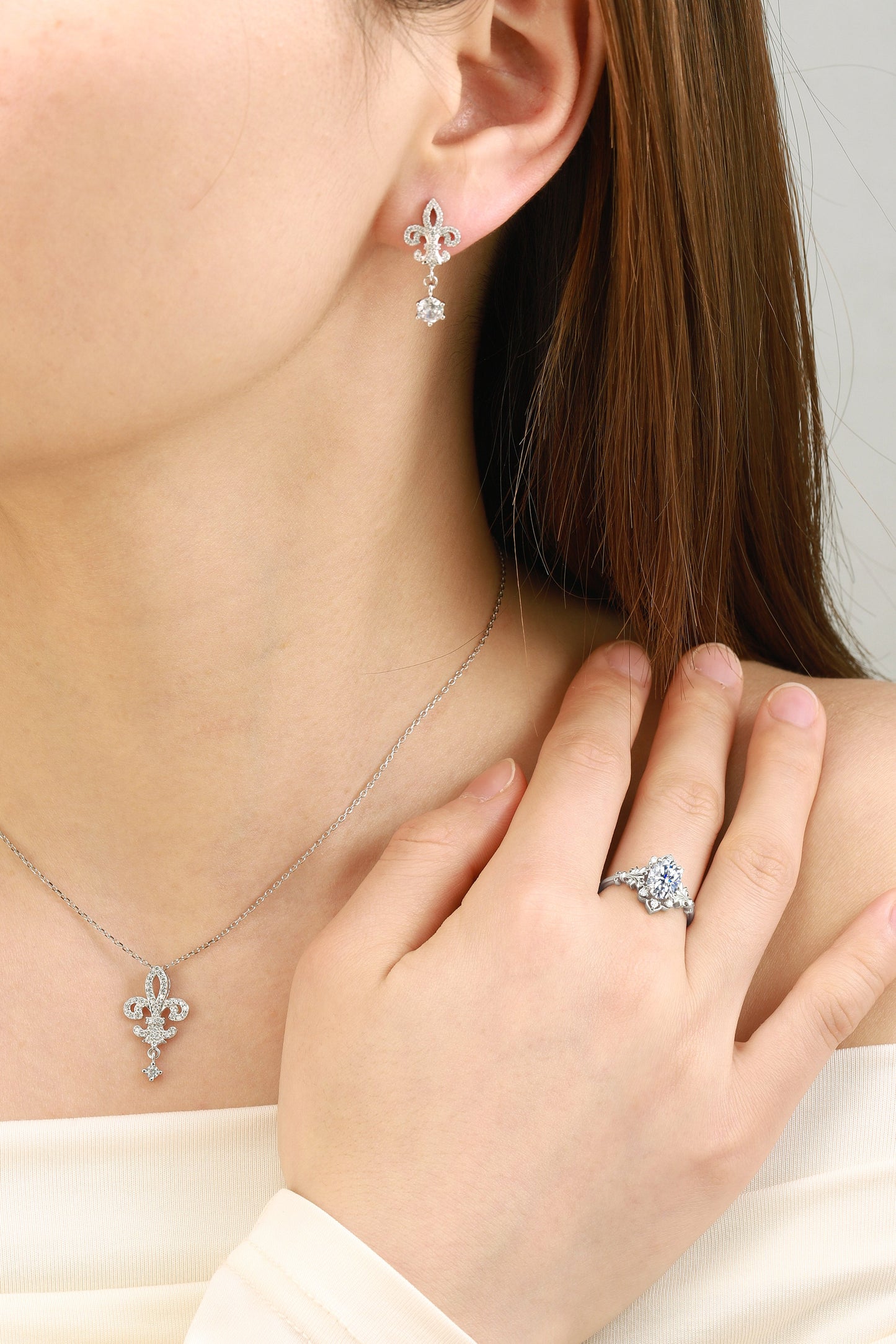 Elegant Iris Jewelry Gift Set – Floral Ring, Earrings & Necklace for Her