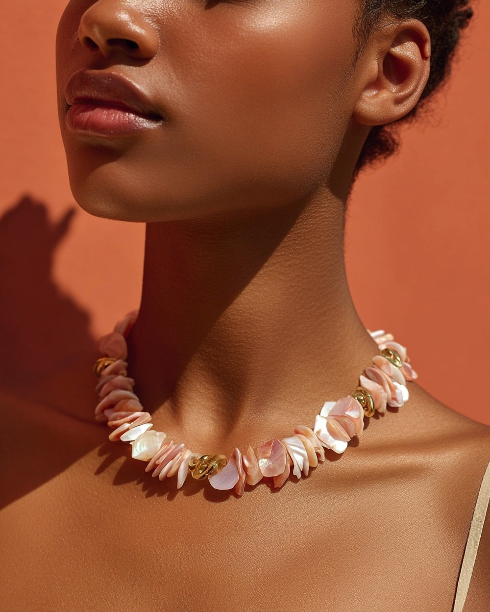 COLLIER LA BOHÈME - RAS DE COU EN NACRE ROSE NATURELLE – PLAQUÉ OR 24K