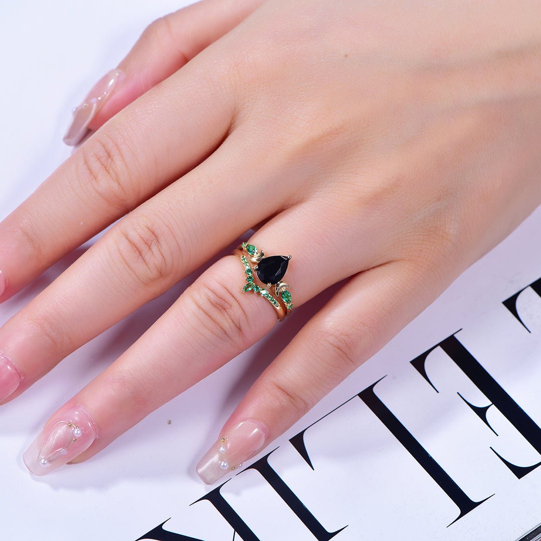 Crescent Noir Onyx & Emerald Ring Set in 14k Yellow Gold