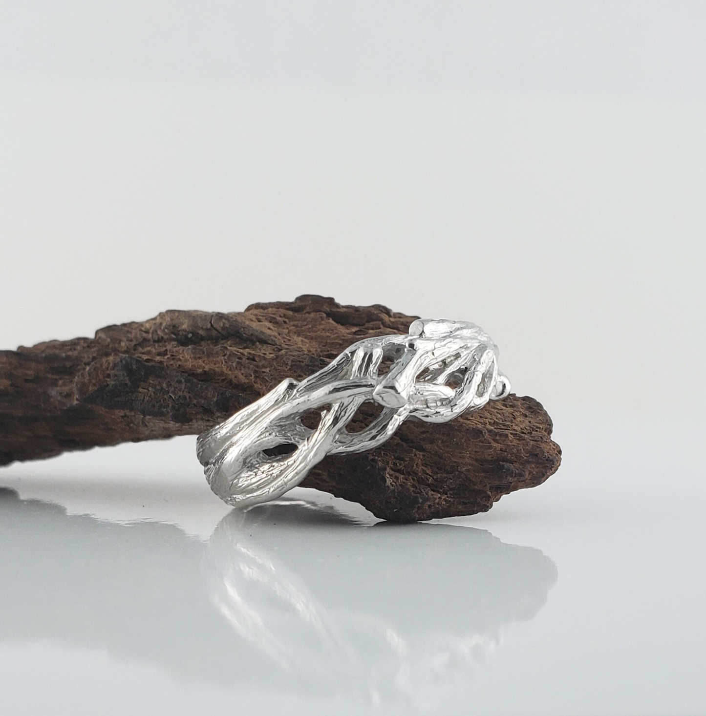 Unisex Crossover Twig Wedding Ring - 14k Gold Statement Ring