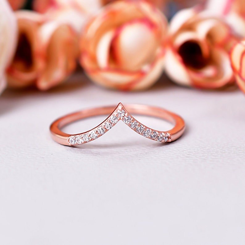 Elegant V-Shaped Moissanite Wedding Ring