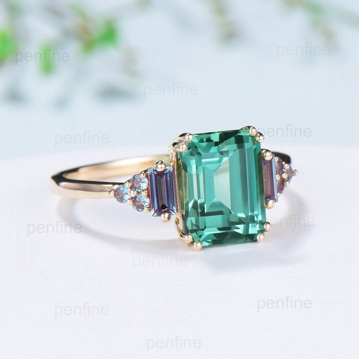 Unique Emerald Cut Green Sapphire Ring 8 Prongs Cluster Baguette Alexandrite Engagement Ring Vintage Green Crystal Wedding Ring for Women