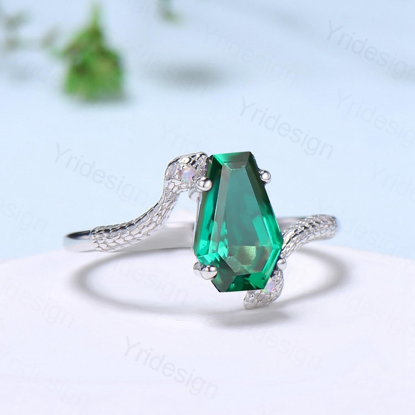 Unique Snake emerald engagement ring cold-blooded coffin shaped May birthstone three stone wedding ring for women anniversary promise gift