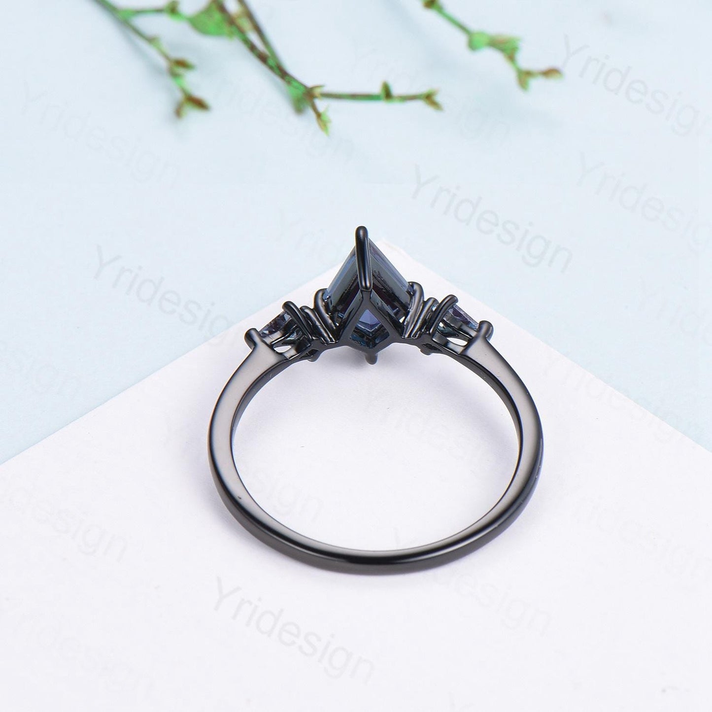 Minimalist Black Gold Three Stone Lab Grown Diamond Ring Kite Cut Natural Salt And Pepper Diamond Engagement Ring Silver Alexandrite Ring