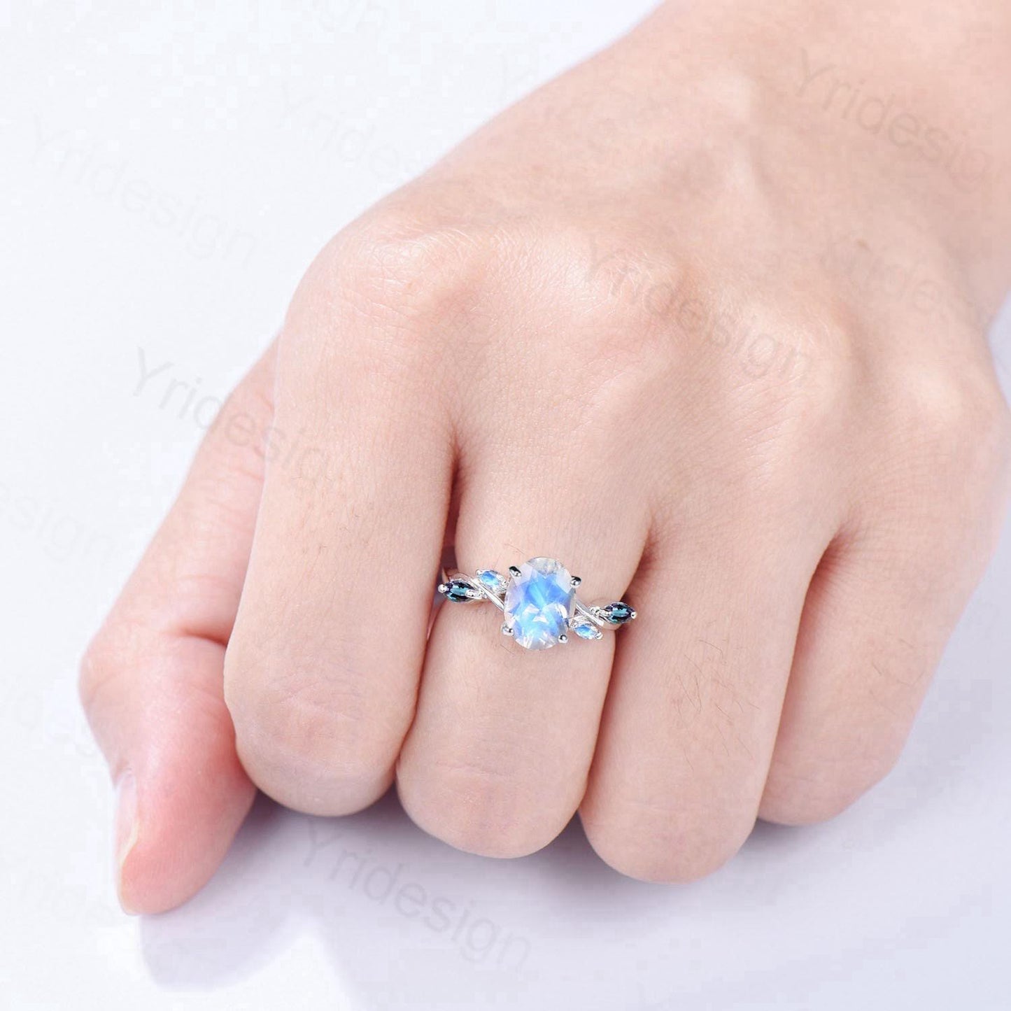 Vintage Oval Natural Moonstone Engagement Ring Split Shank Alexandrite Wedding Ring Women June Birthstone Anniversary Ring Gift for Women