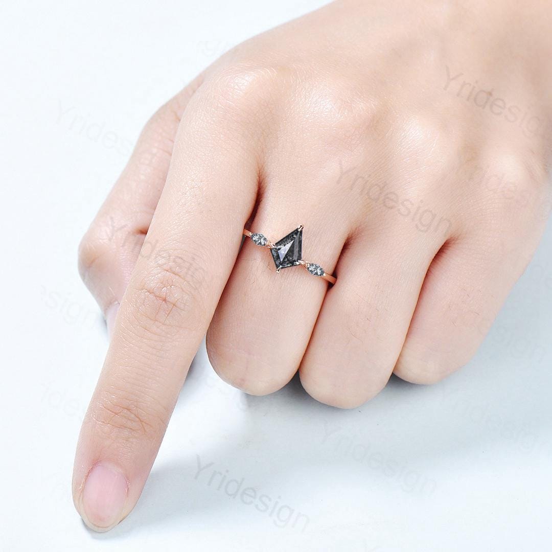 Simple Kite Cut Salt And Pepper Diamond Ring Minimalist Pepper Black Diamond Engagement Ring Vintage Rose Gold Rutilated Quartz Promise Ring