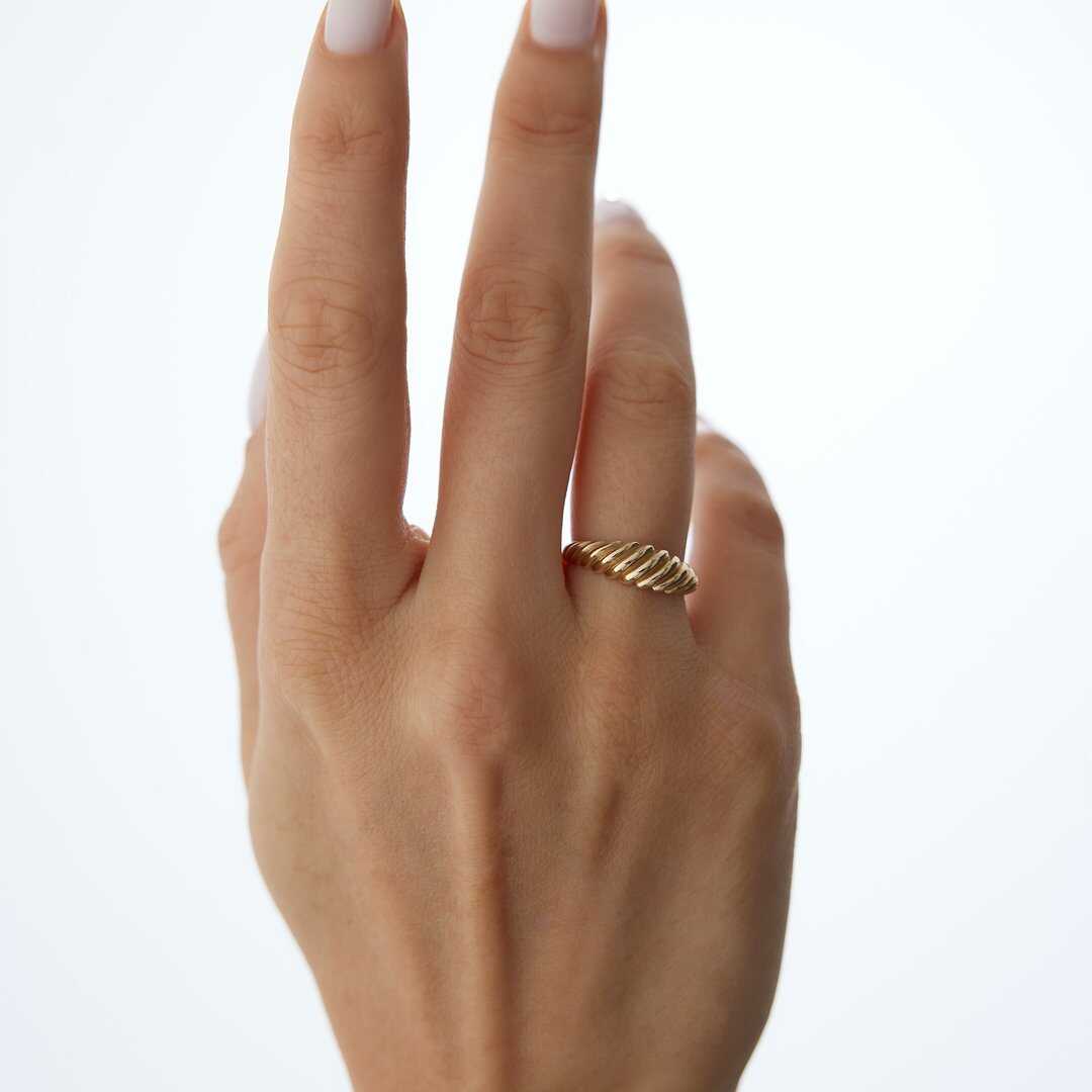 Croissant Ring in 14k Gold