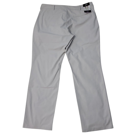 Gap Men's Moisture Wicking Relaxed Fit Easy Care Chino Pant