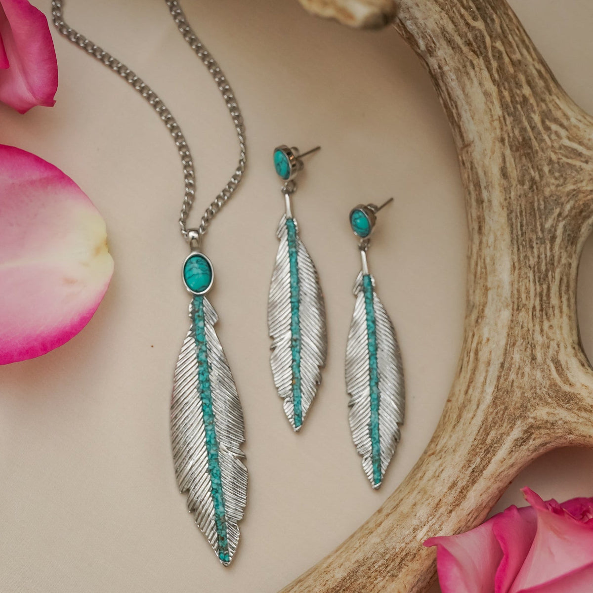 The Feather Pendant Necklace