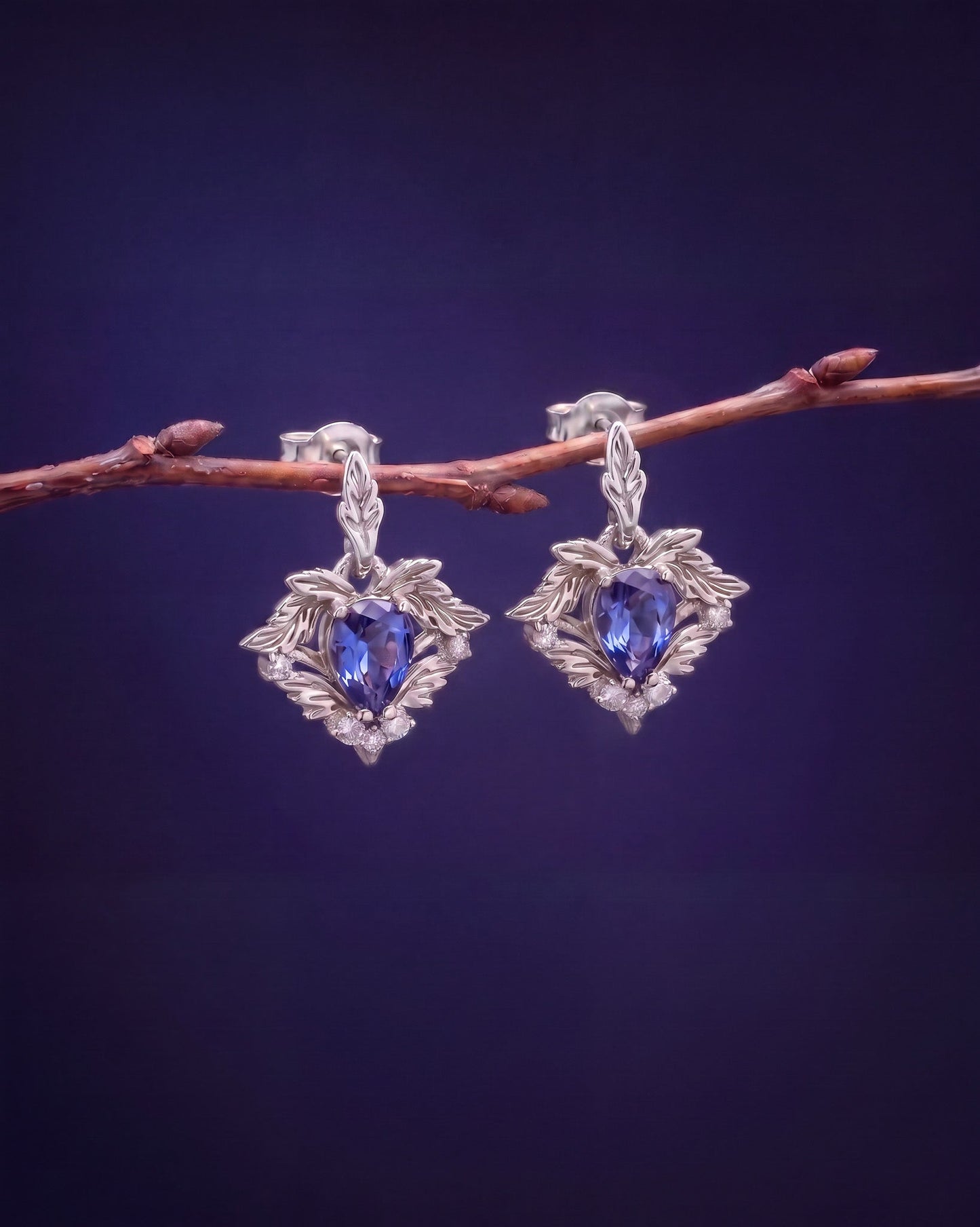 Leafy earrings with pear cut sapphire and diamonds / Amelia