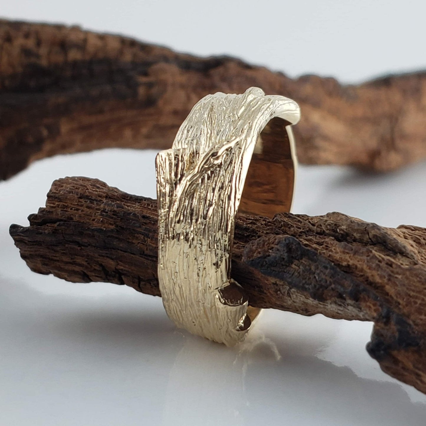 Wood Texture Branch Wedding Band in Solid Gold