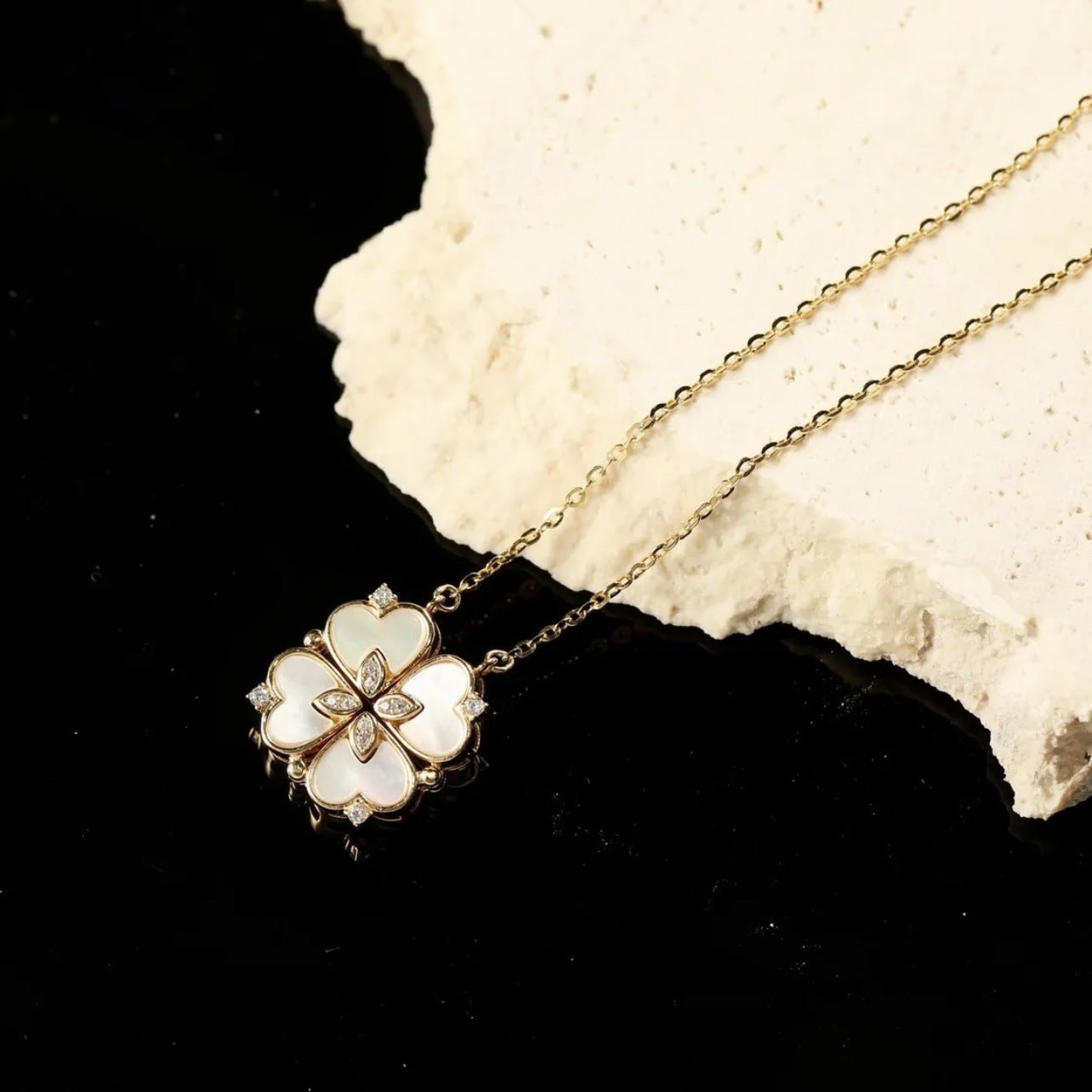 Zircon Magnetic Shell Four Leaf Clover Necklace