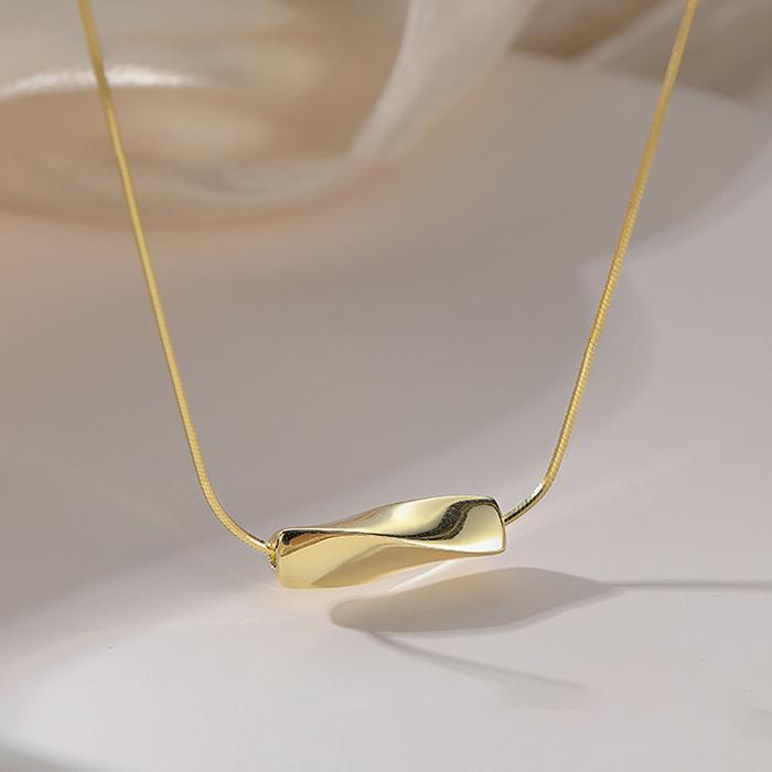 Simple geometric necklace