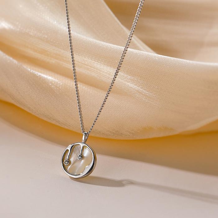 Shell medal necklace