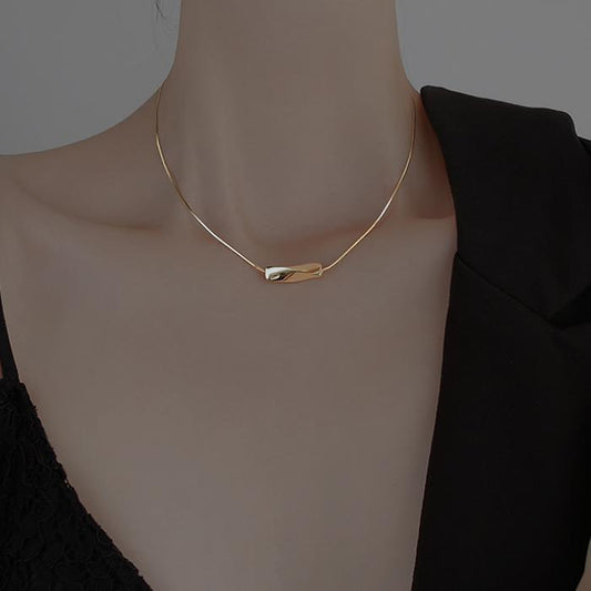 Simple geometric necklace
