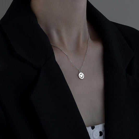 Simple smiley necklace