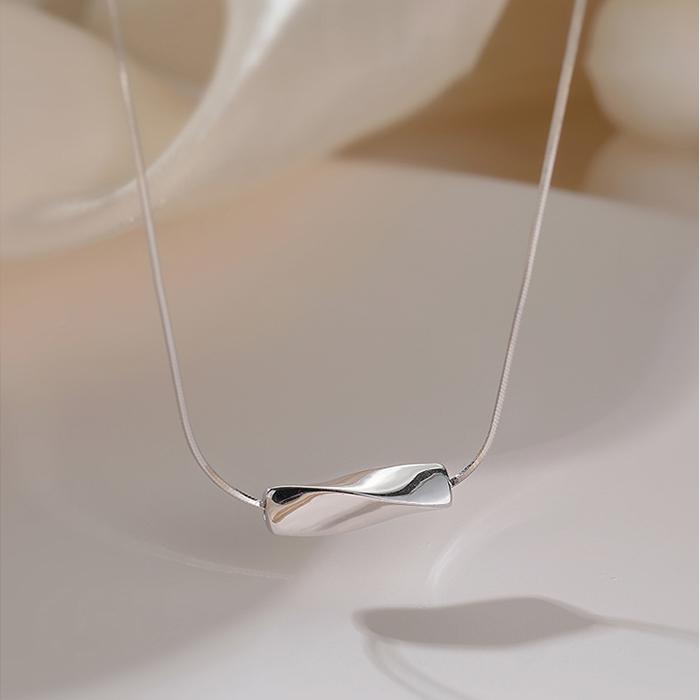 Simple geometric necklace