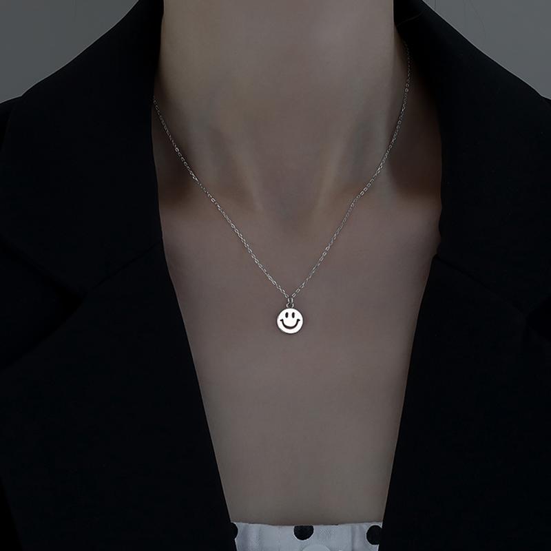 Simple smiley necklace