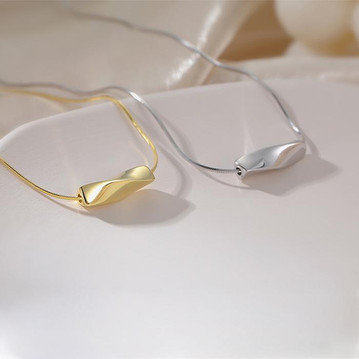 Simple geometric necklace