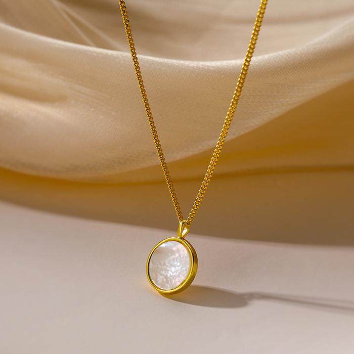 Shell medal necklace