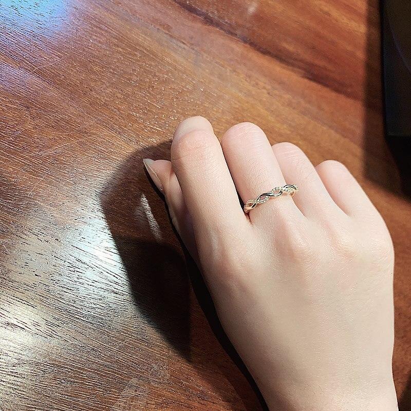 Infinite Twist Ring