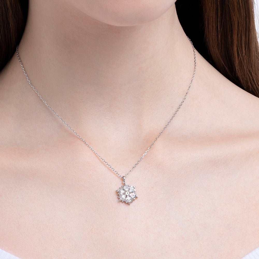 ✨Snowflake Necklace