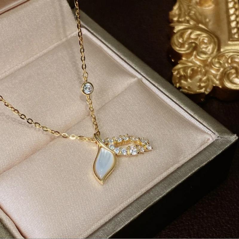 2025 Micro Inlaid Mother Shellfish Tail Necklace
