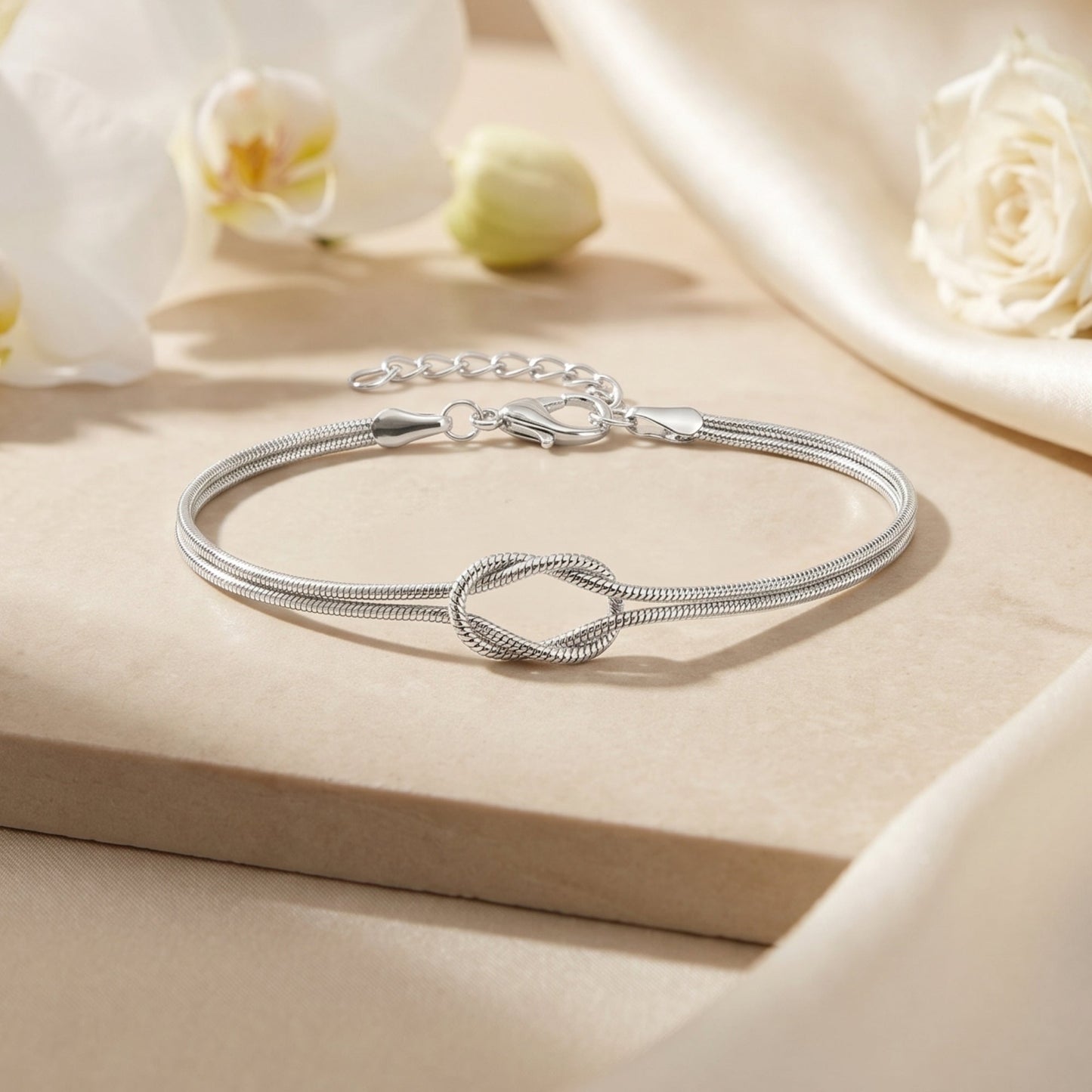 The Veronique Knot Set