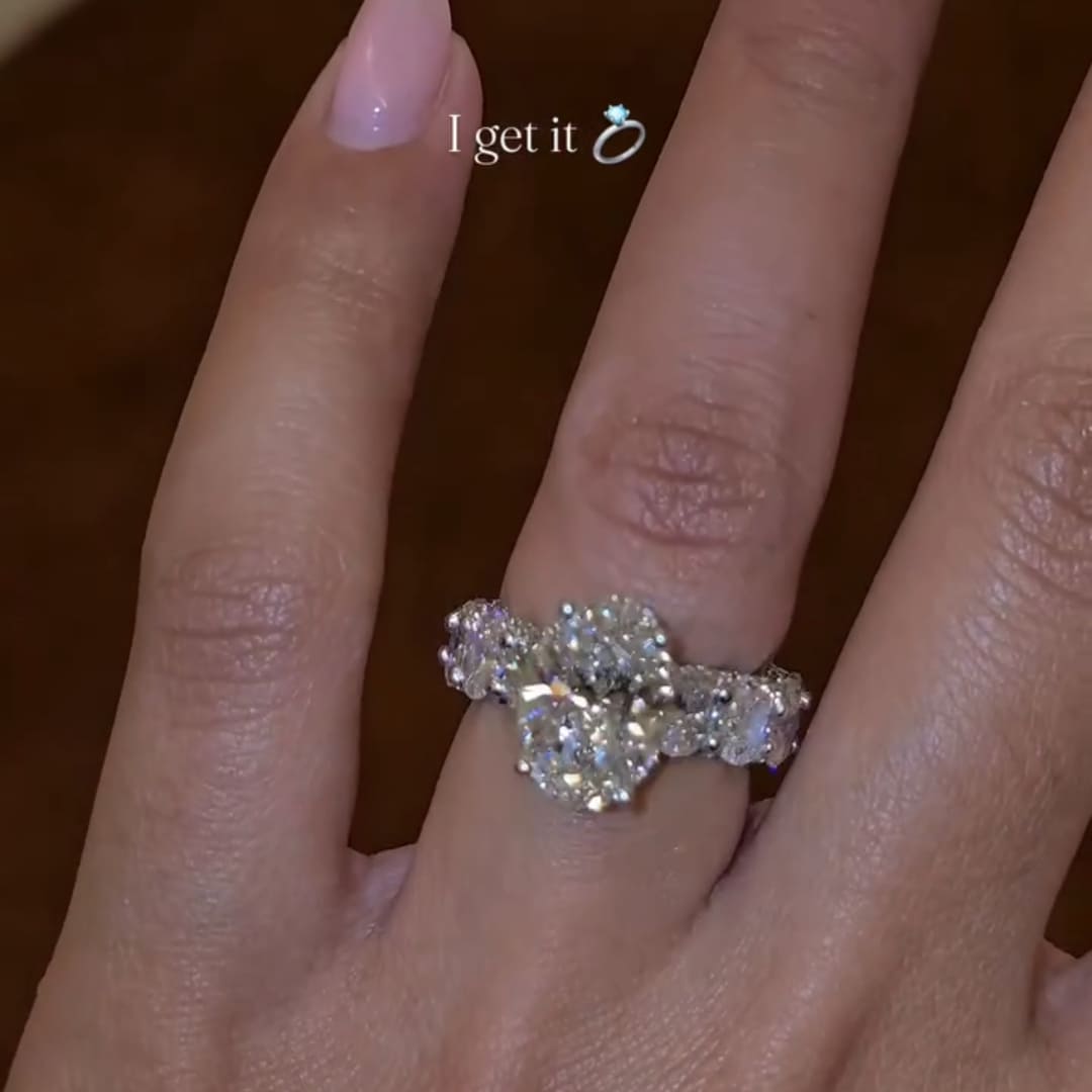 Dreamlike Oval Cut 5.0ct Engagement Ring In Sterling Silver