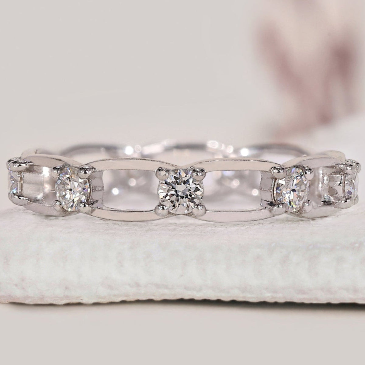 Chain Link Round Diamond Wedding Band
