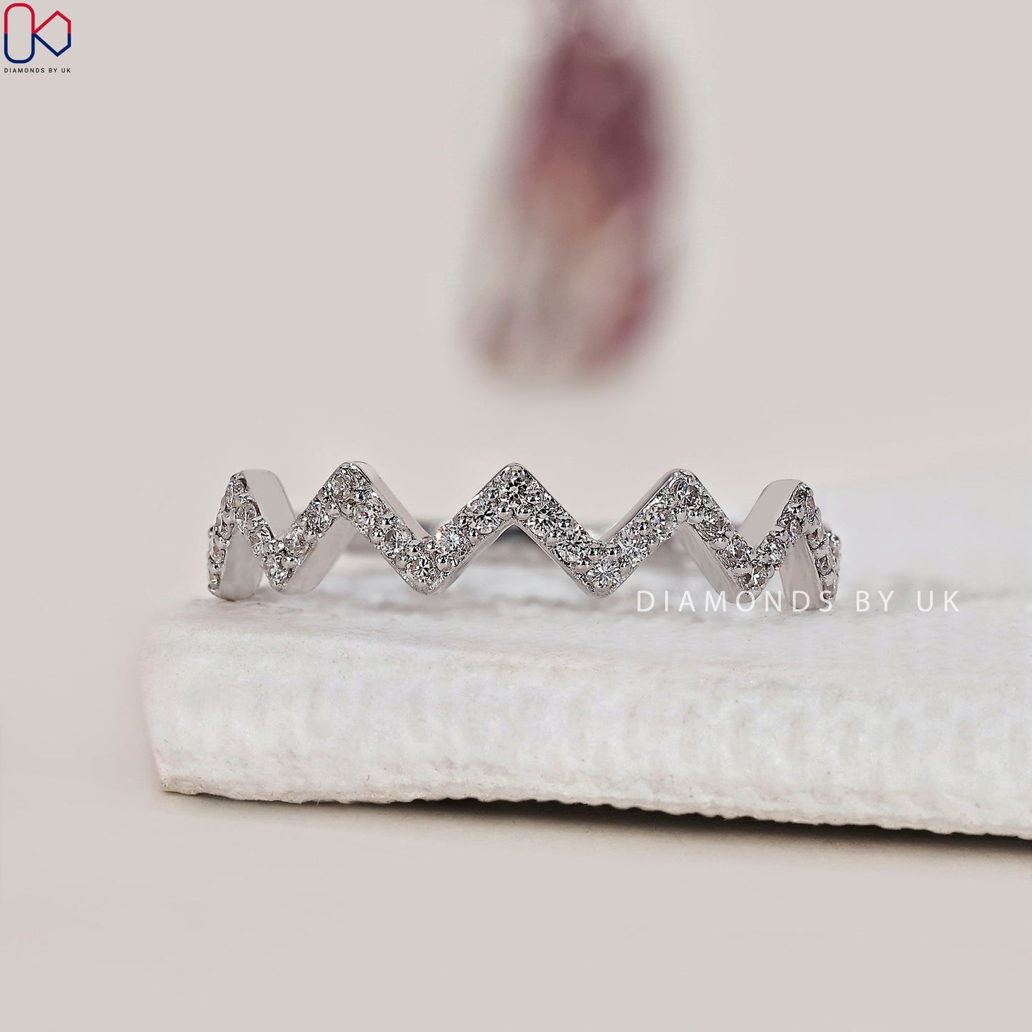 Round Cut Zig Zag Diamond Band