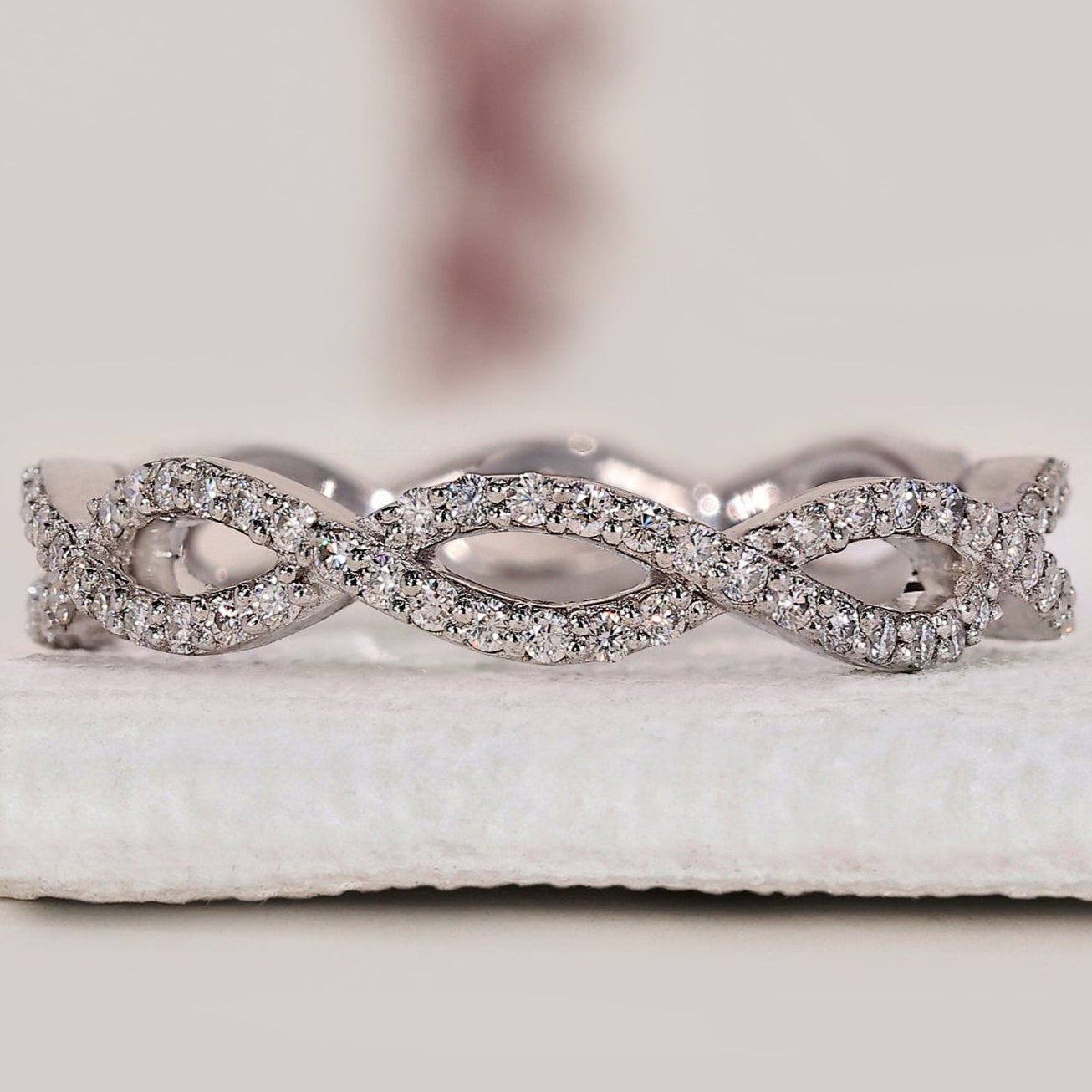 Round Cut Twisted Wedding Band