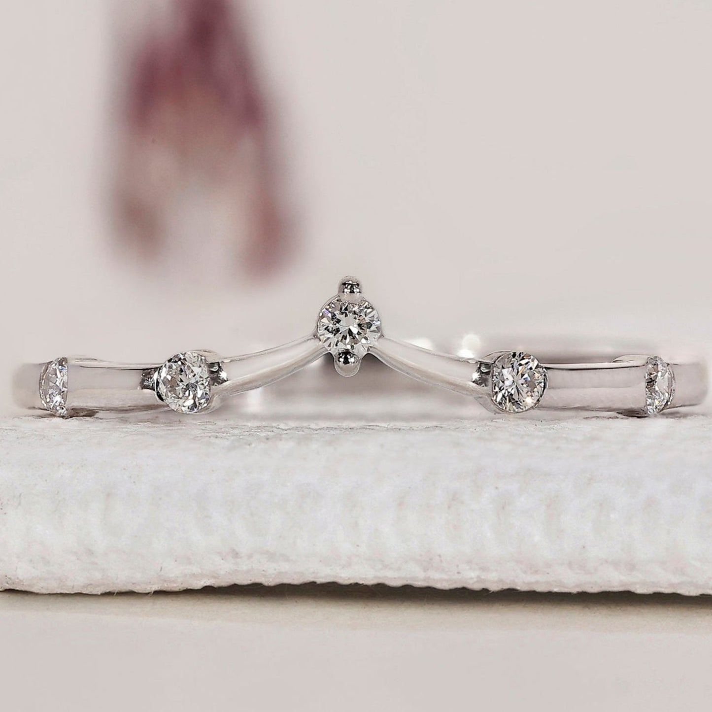 Curved Wedding Band – Round Diamond