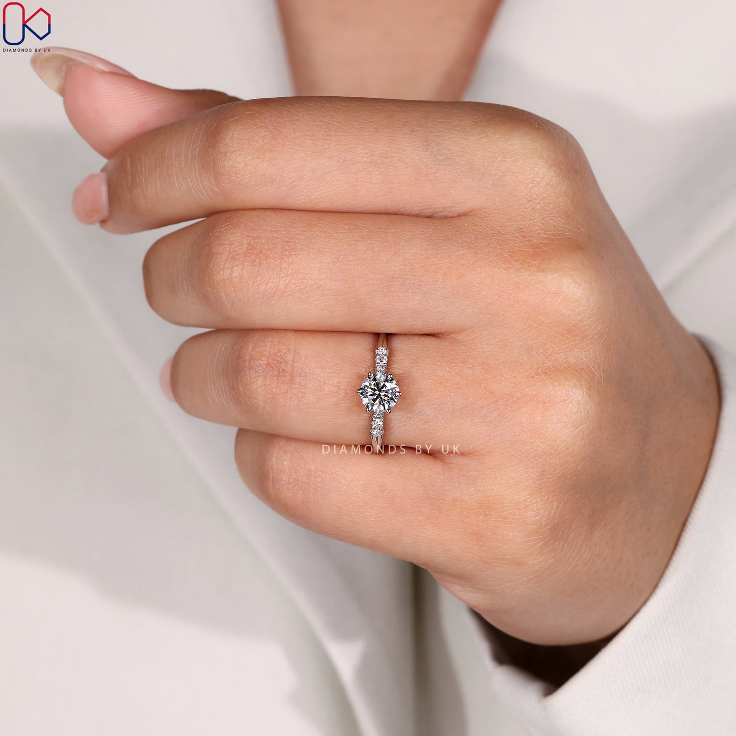 Round Cut Diamond White Gold Engagement Ring