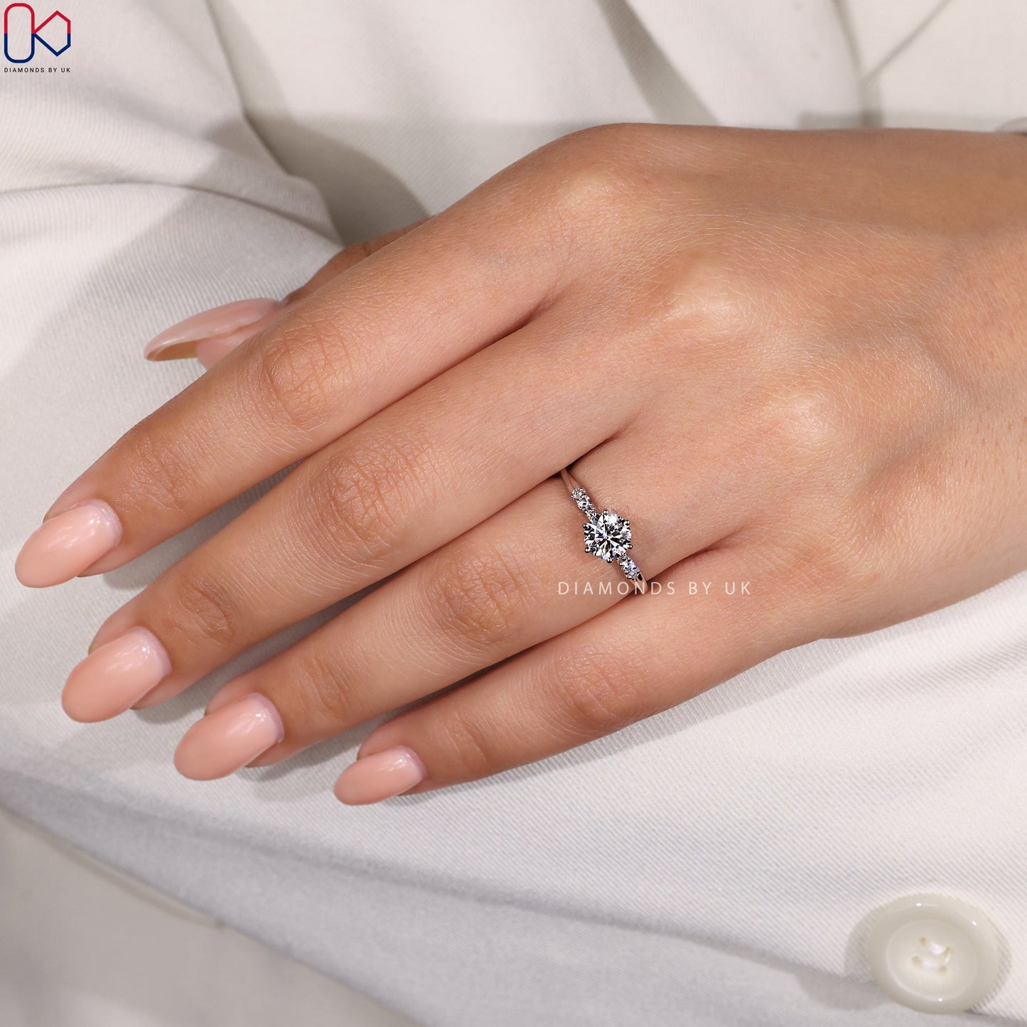 Round Cut Diamond White Gold Engagement Ring