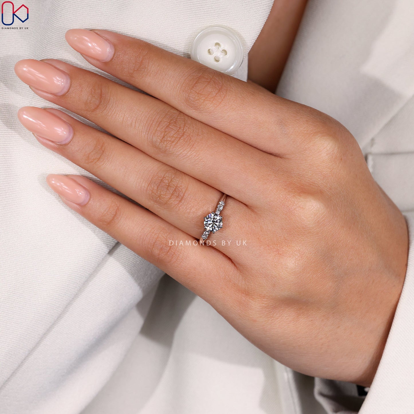 Round Cut Diamond White Gold Engagement Ring