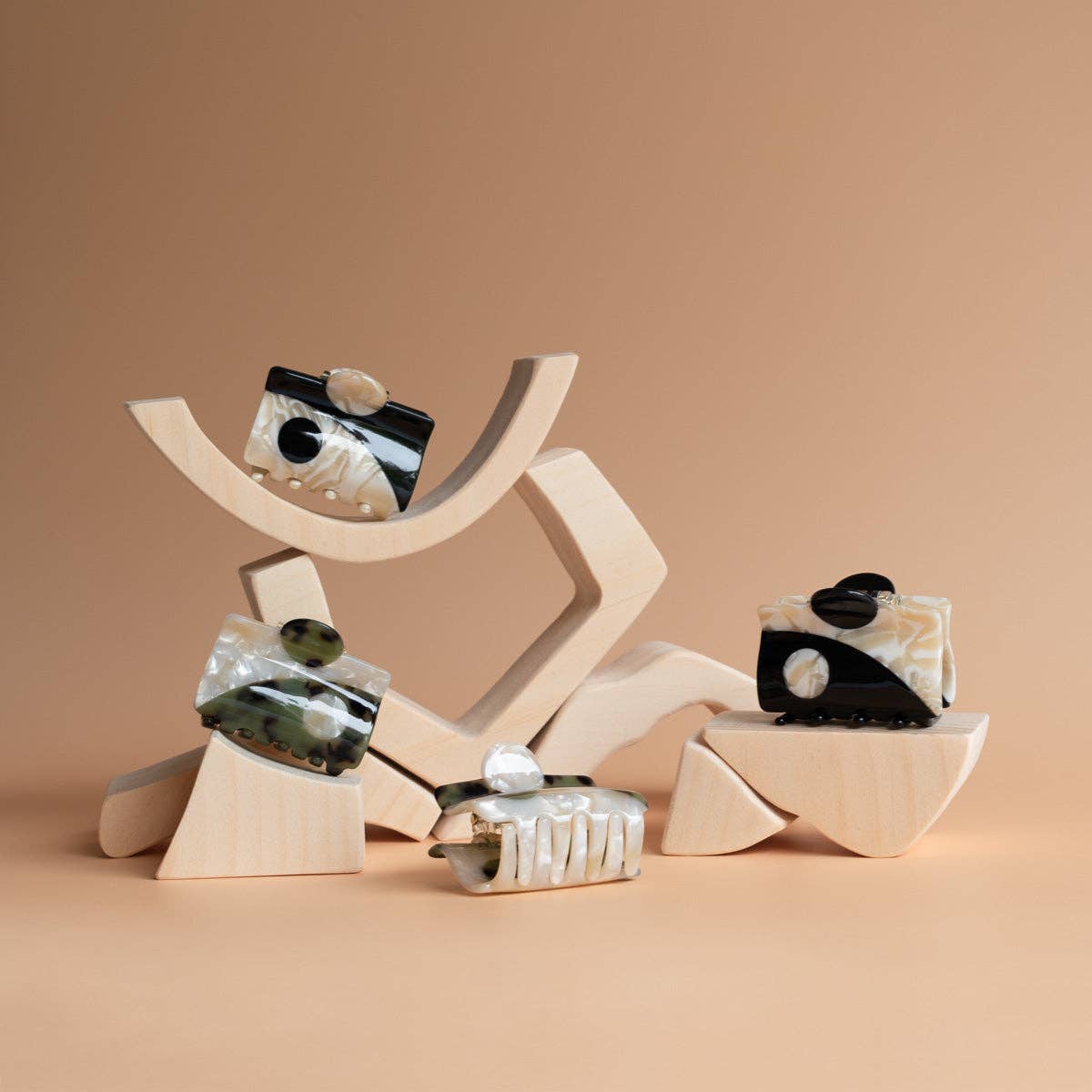 BALANCE CLAW | YIN-YANG ACETATE HAIR CLIPS