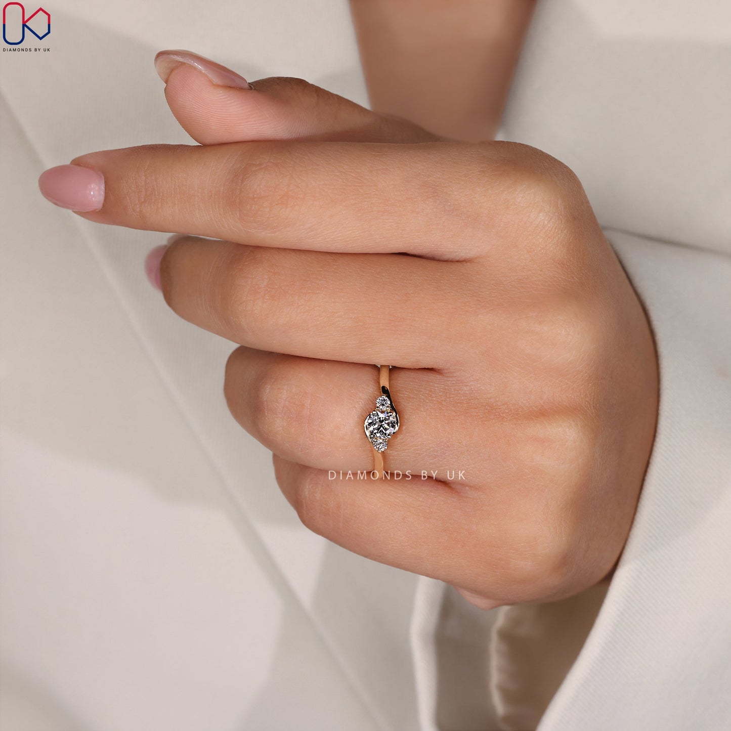 Gold Ring With Three Stones - Round Diamond