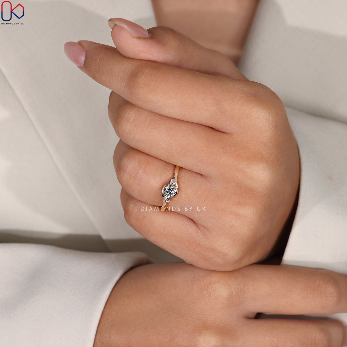 Gold Ring With Three Stones - Round Diamond