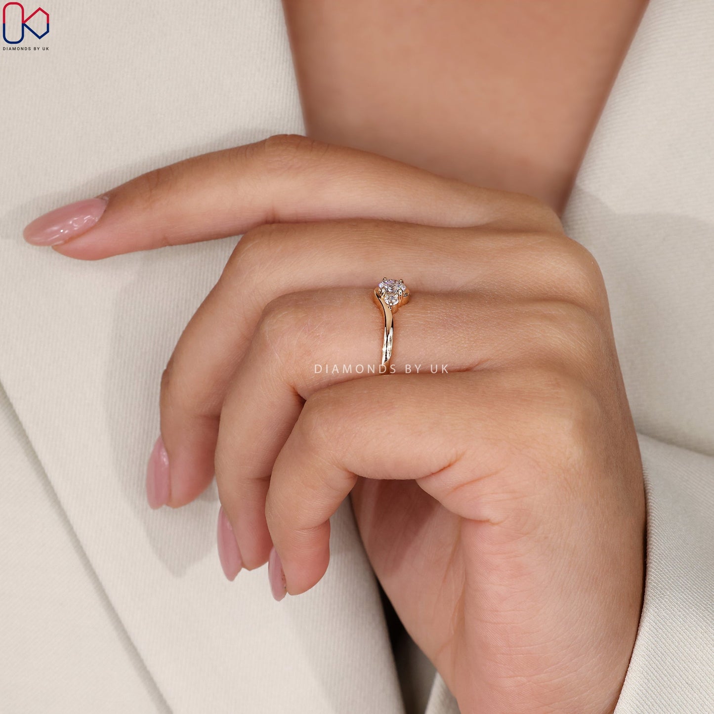 Gold Ring With Three Stones - Round Diamond
