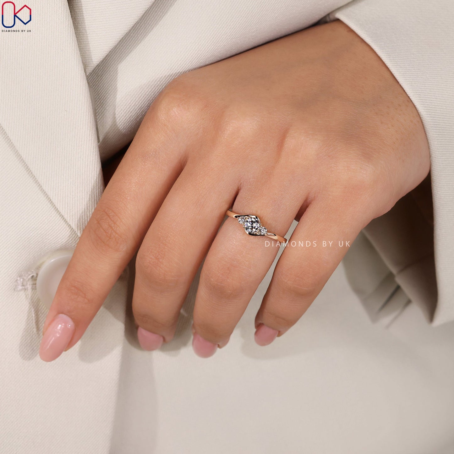Gold Ring With Three Stones - Round Diamond