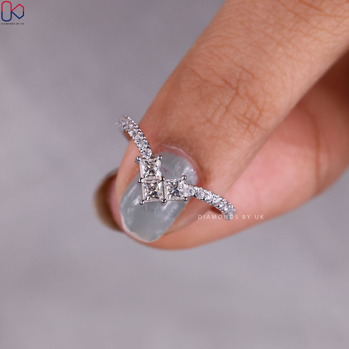 V Shaped Princess Cut And Round Diamond Band
