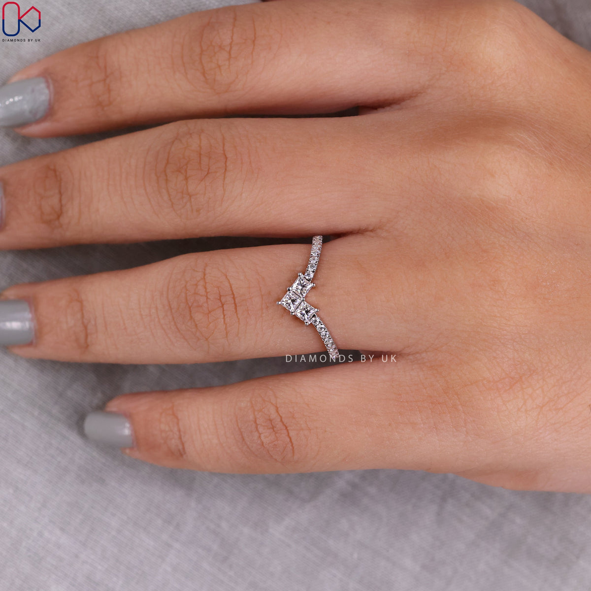 V Shaped Princess Cut And Round Diamond Band