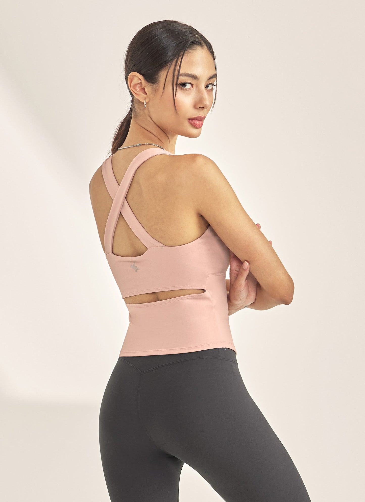 [1+1] Back Slit Round Top