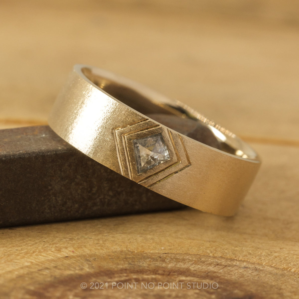 Salt and Pepper Kite Diamond Mens Wedding Band, Comfort Fit