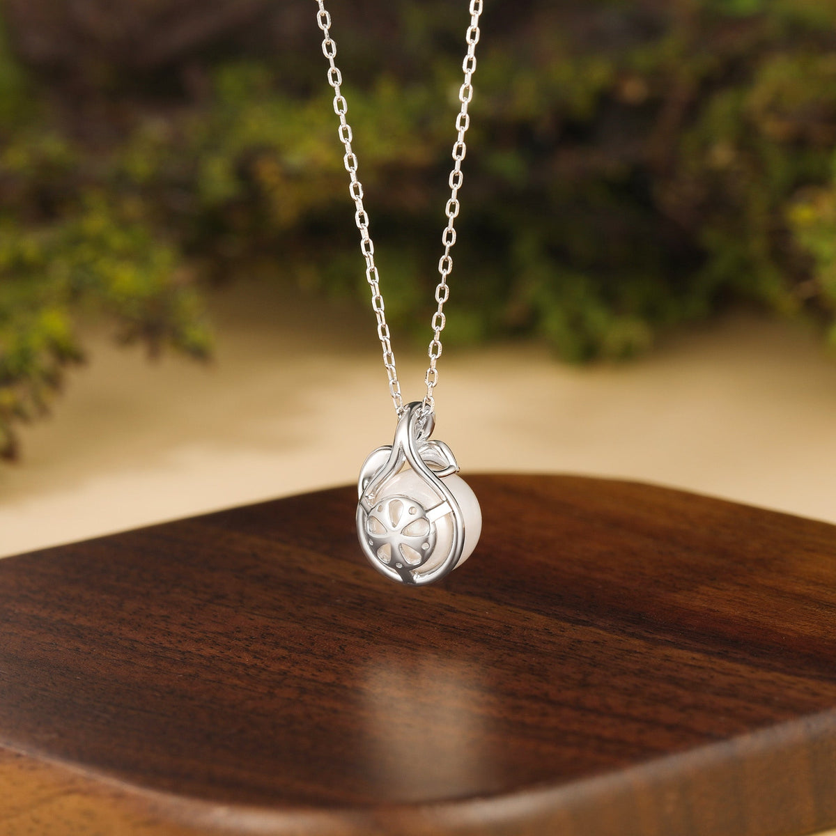 Round Cut Pearl Women Blossom Necklace