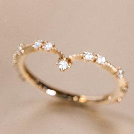 Eleonora’s Radiance | Round Diamond Chevron Wedding Band