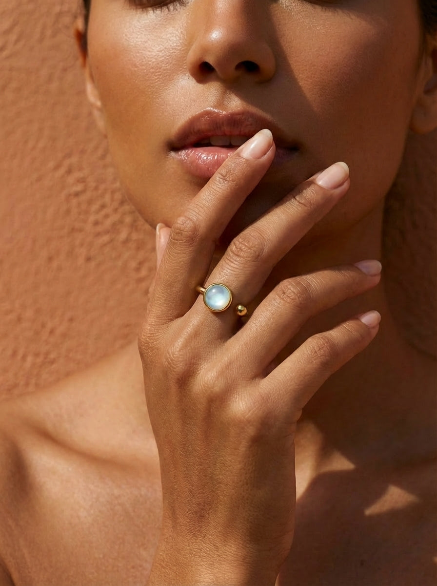 Bague Lumina | Nacre Naturelle & Acier Doré 24K – Univers Aquatique